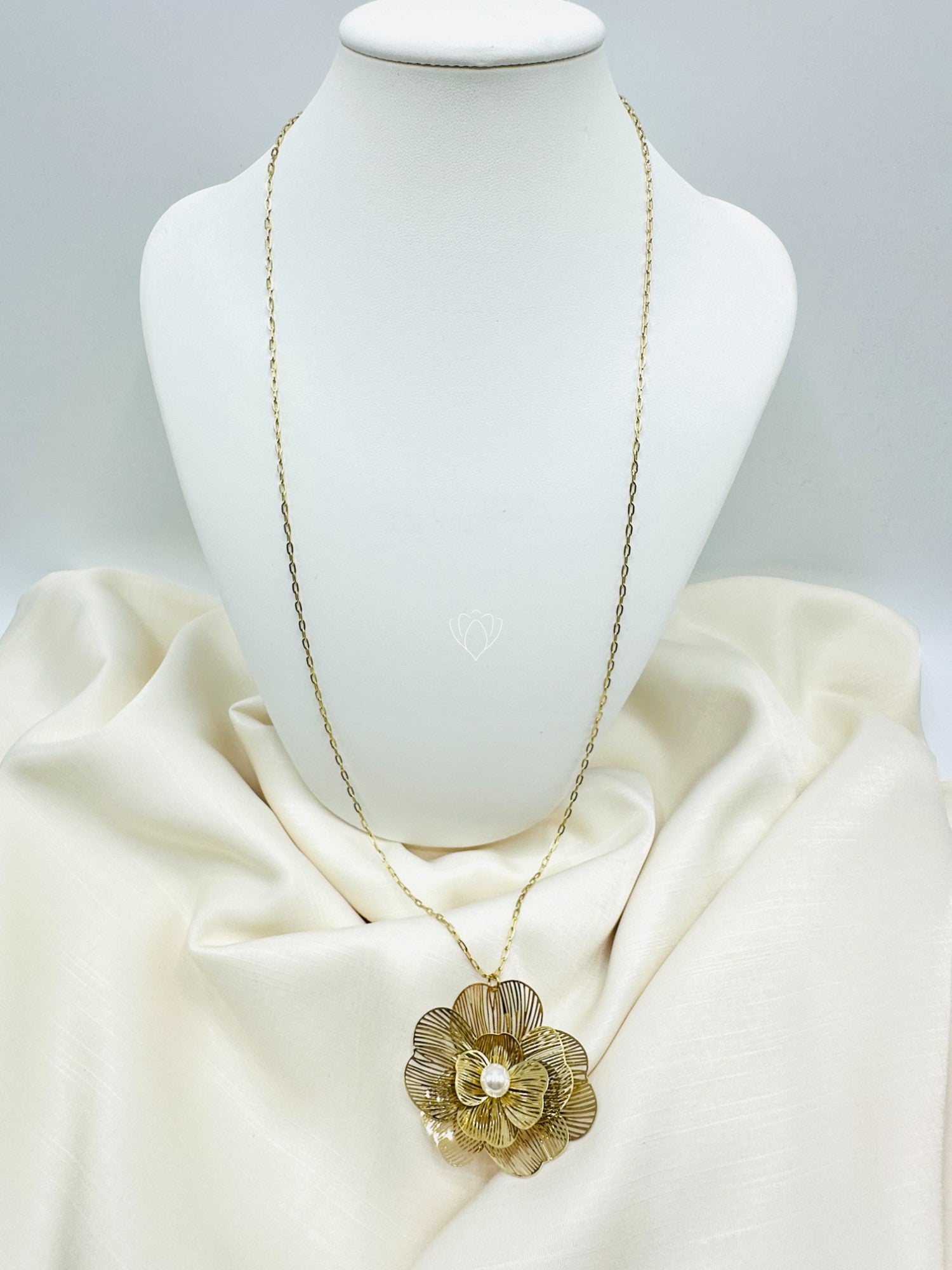 Collier sautoir fleur