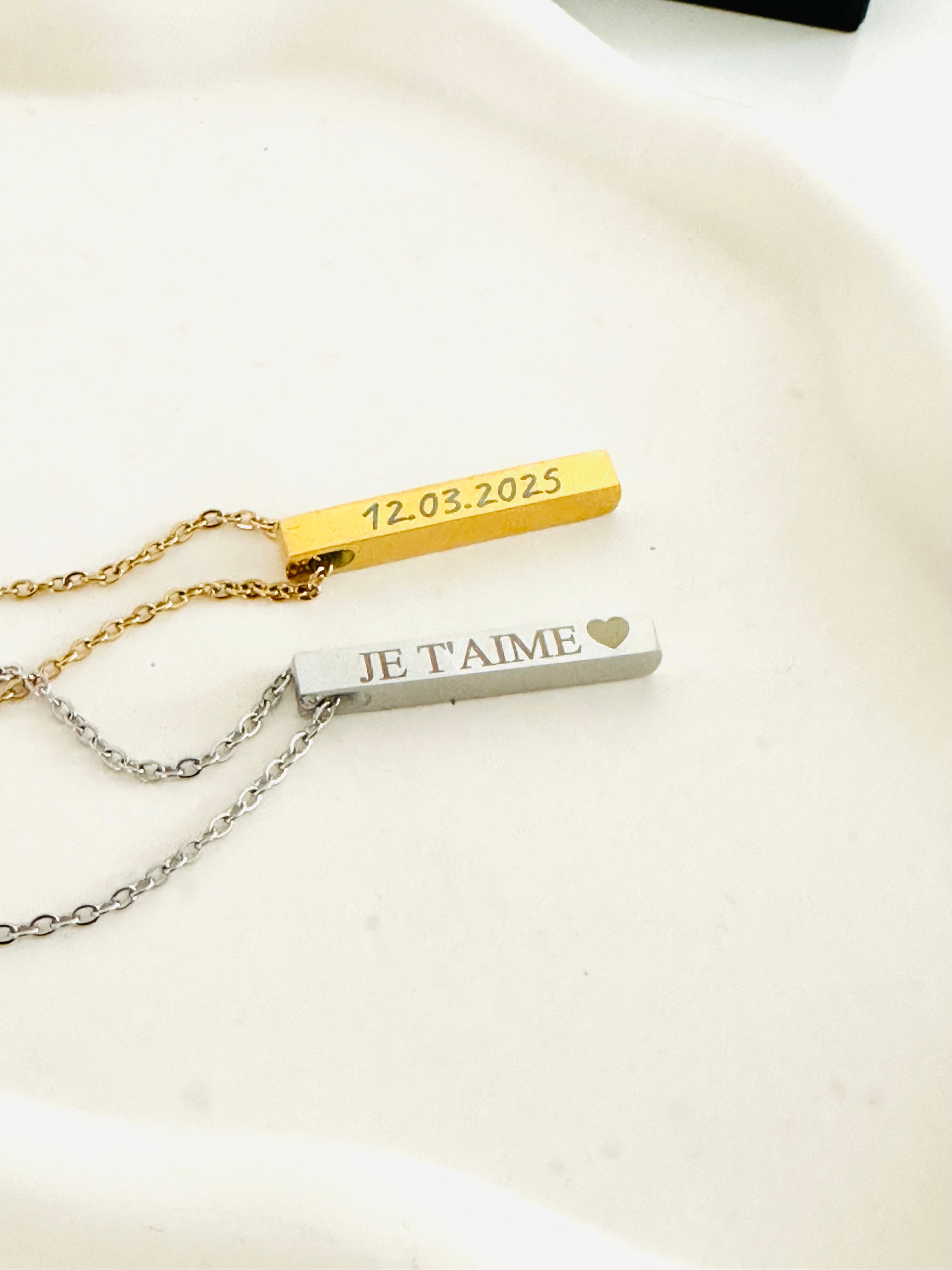 Collier personnalisé avec quarte gravures